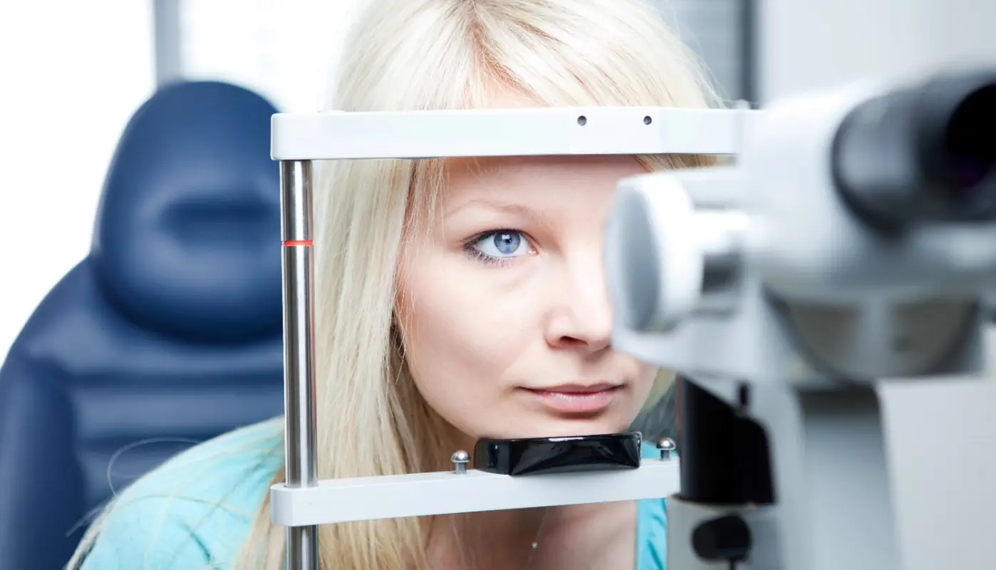 Augen lasern - Voruntersuchung und Beratung bei Dr. Parisi